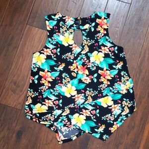Rafaella Black Floral Sleeveless V-neck Top with Cutout in Back size L Petite